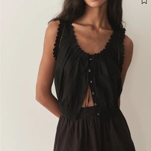 Doen Black Sleeveless Top